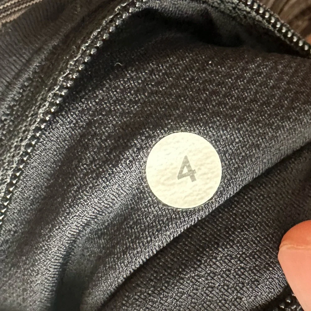 Lululemon Run Inspire Crop II All Luxtreme Textured Wave Black Silver Spoon 4